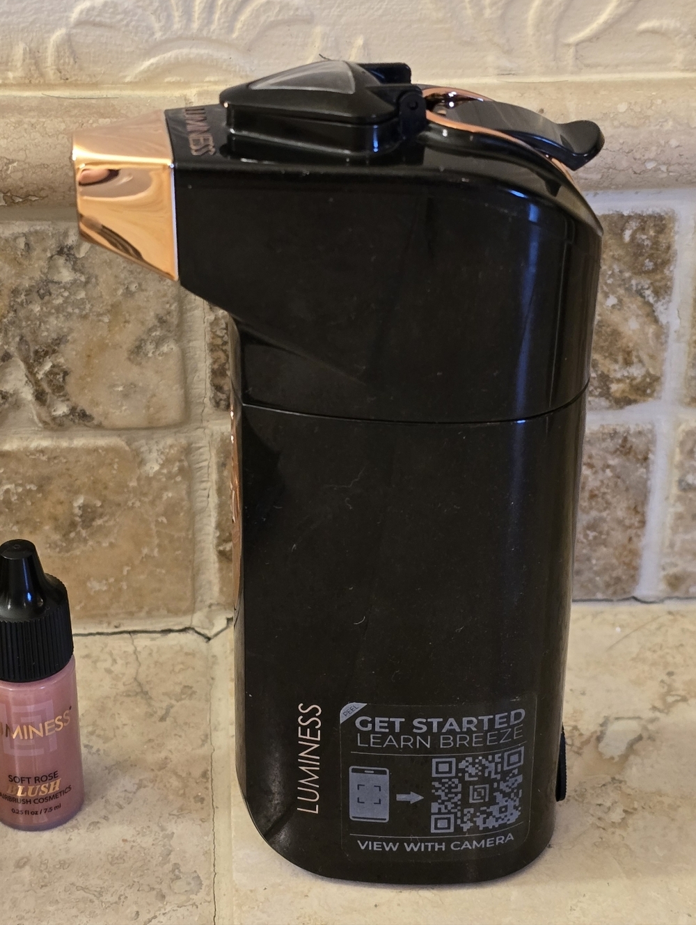 Luminess Airbrush System and Cosmetics Set RETAIL: $387 - Picture 5 of 7